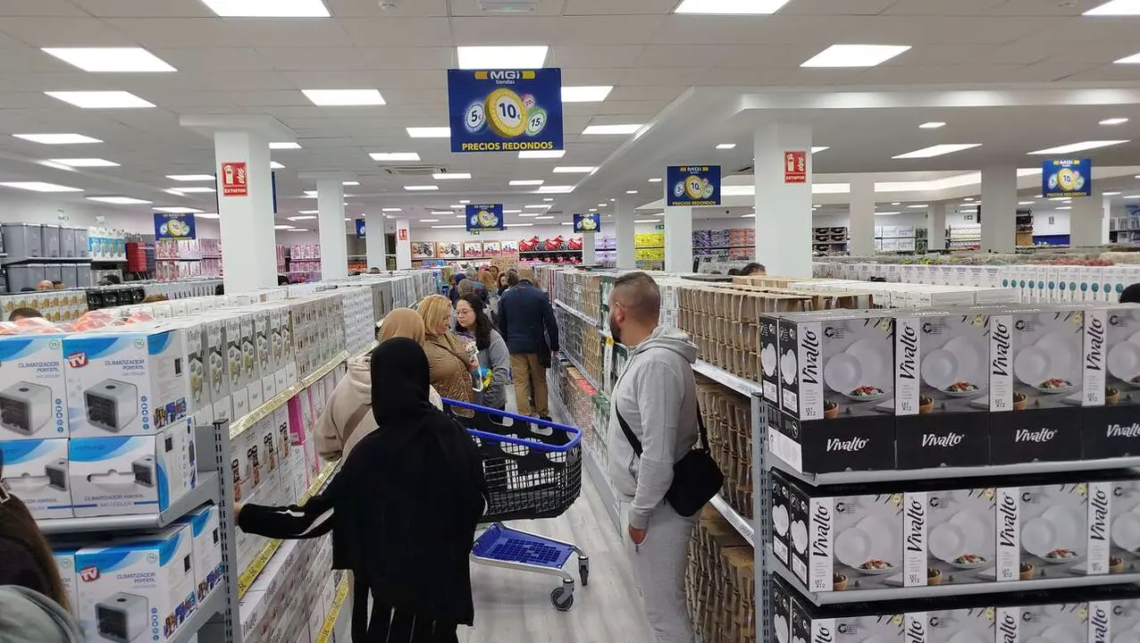 Inauguraci&oacute;n de la tienda en el puerto de MGI