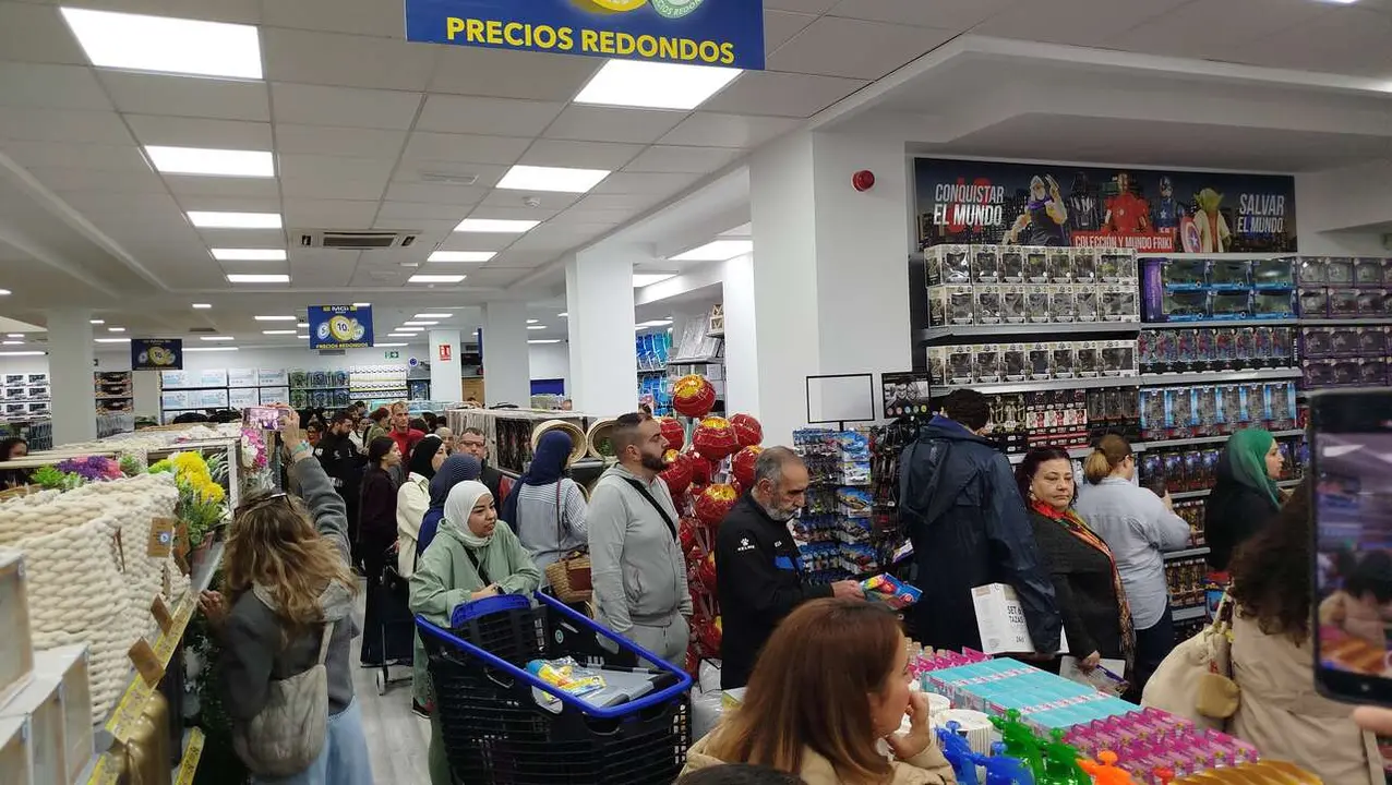 Inauguraci&oacute;n de la tienda en el puerto de MGI