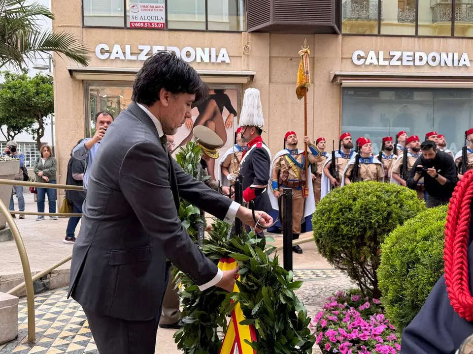 2 de mayo homenaje al Teniente Ruiz / M.Zapico