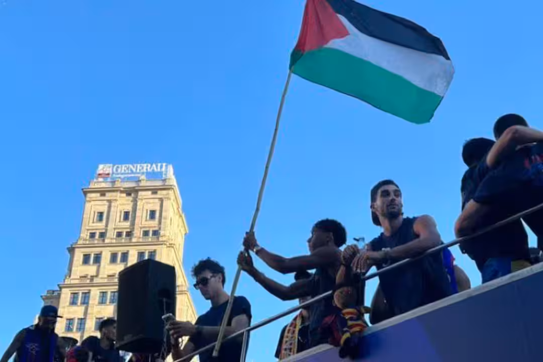 Lamine Yamal, ondeando una bandera de Palestina