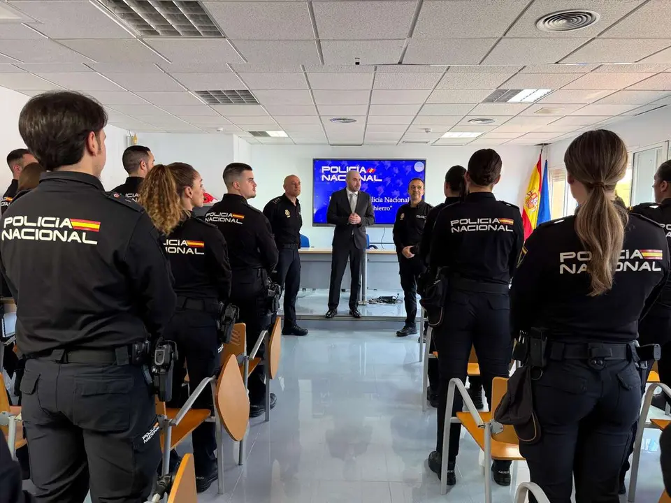 Despedida a los 40 polic&iacute;as en pr&aacute;cticas en la frontera del Tarajal
