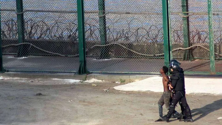 migrante salto valla benz&uacute;