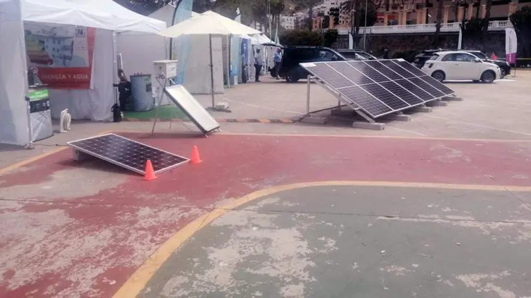 Instalaciones de  la feria &laquo;Hacia la transici&oacute;n energ&eacute;tica: energ&iacute;as renovables y movilidad sostenible&raquo;, en el parque Juan Carlos I (C.A.)