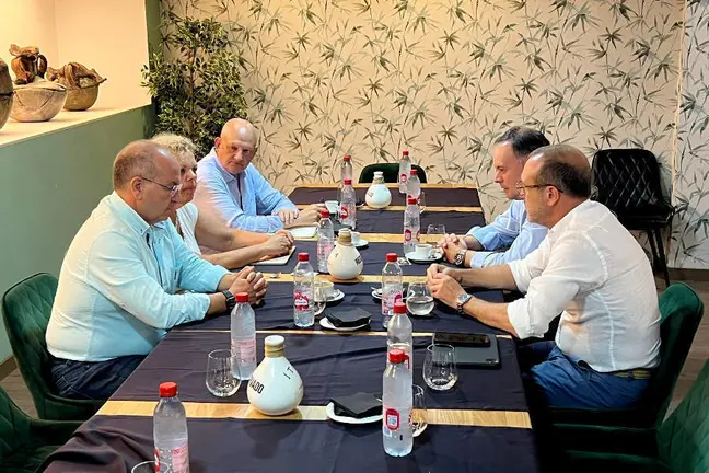  El candidato al Congreso del PP junto a los representantes de las Universidades / Daniel Hern&aacute;ndez 