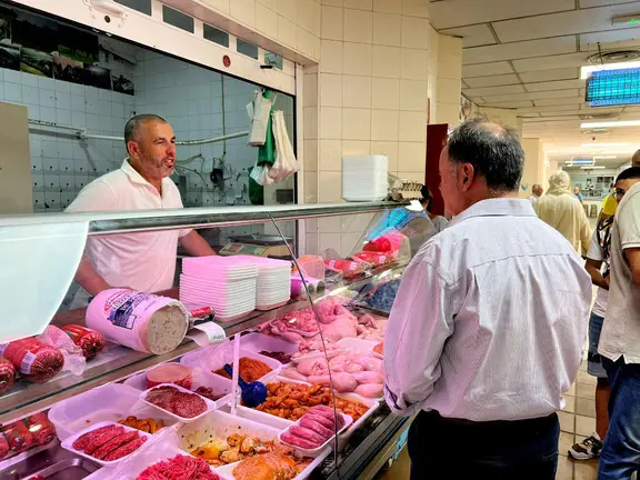  El Partido Popular visita el mercado de Had&uacute; y lanza un mensaje de apoyo a los aut&oacute;nomos. Daniel Hern&aacute;ndez 