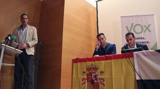 El secretario general de Vox, Javier Ortega, durante un acto celebrado en Ceuta (C.A./ARCHIVO)