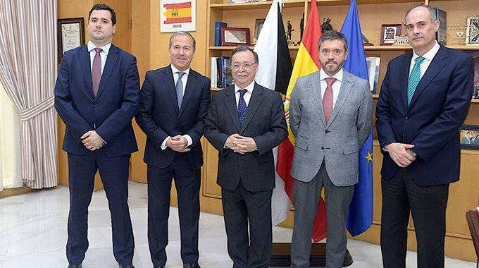 Vivas-con-los-presidentes-de-los-puertos-de-Ceuta-y-Melilla-custom