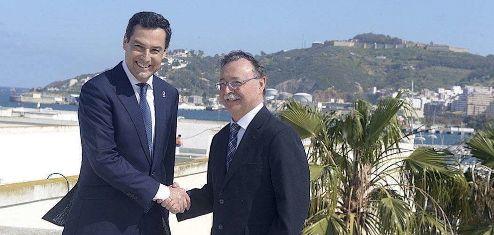 Moreno Bonilla y Vivas, durante un encuentro en Ceuta (C.A.)