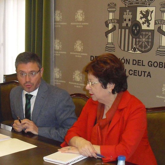 La delegada del Gobierno, Salvadora Mateos, y el presidente del Puerto, Juan Manuel Doncel (CEDIDA)
