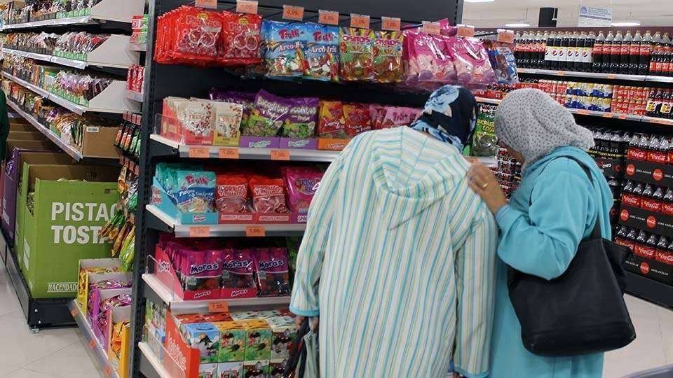 Dos mujeres compran en un supermercado de la ciudad (C.A./ARCHIVO)