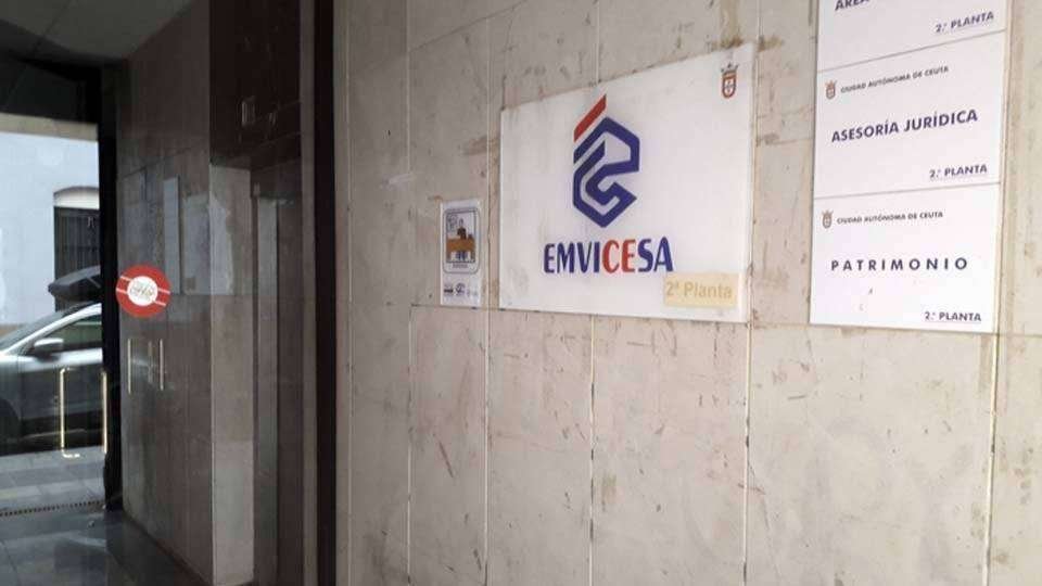 Acceso al Ceuta Center, donde Emvicesa tiene su sede (C.A.)