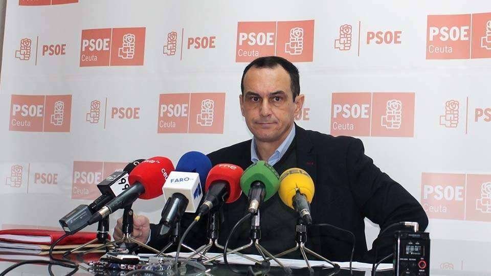 El secretario general del PSOE, Manuel Hernández, en una rueda de prensa (C.A./ARCHIVO)