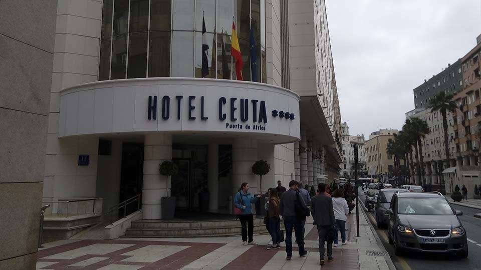 Fachada del hotel Puerta de África (C.A./ARCHIVO)