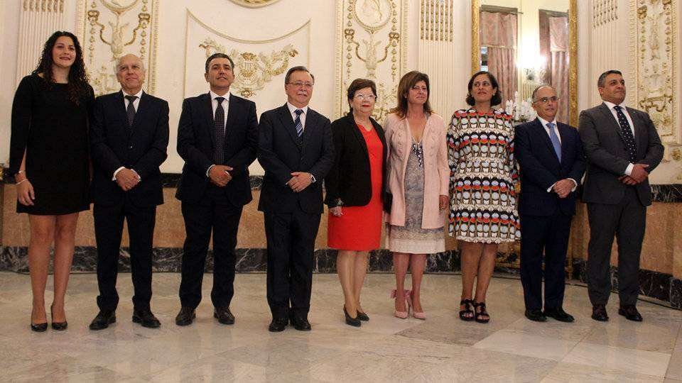 Los consejeros del Gobierno ceutí posan el día de su toma de posesión (C.A./ARCHIVO)
