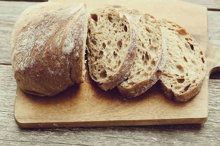 Cómo hacer pan en casa con harina, levadura, sal, azúcar y aceite