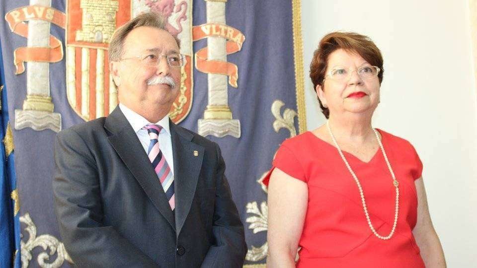 El presidente de la Ciudad, Juan Vivas, junto a la delegada del Gobierno, Salvadora Mateos (C.A./ARCHIVO)