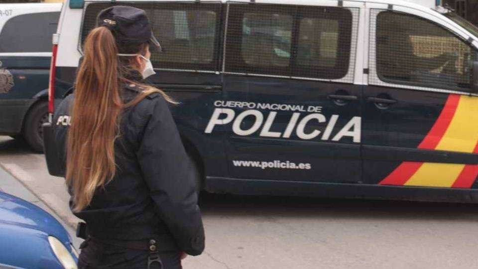 Una agente de la Policía Nacional (C.A./ARCHIVO)