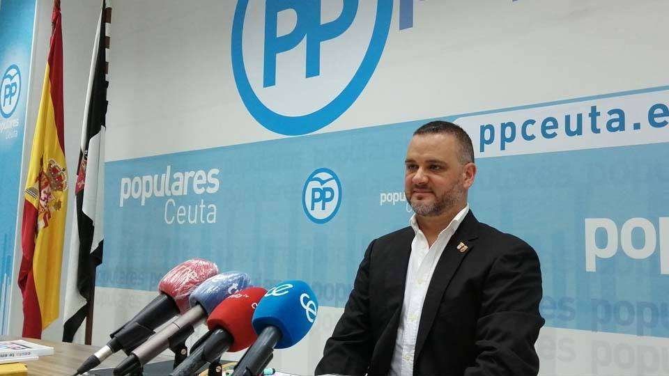Muñoz Arbona, hoy durante la rueda de prensa ofrecida en la sede del PP (C.A.)
