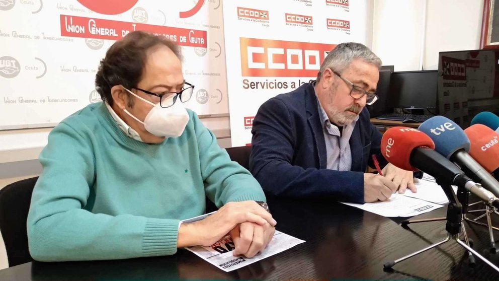 Juan Carlos Pérez, por UGT, y Emilio Postigo por CCOO en la rueda de prensa de la concentración del 1 de mayo