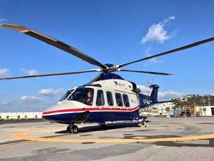 helicóptero de la compañía Hélity en el helipuerto de Ceuta