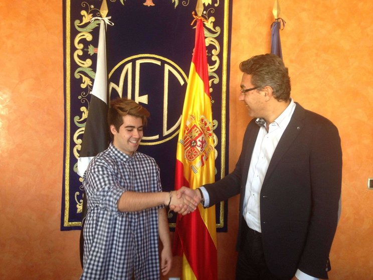 León Bendayán felicita y desea suerte a Alvaro Moreno previo al examen