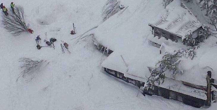 Hotel Rigopiano en Italia sepultado por la nieve.