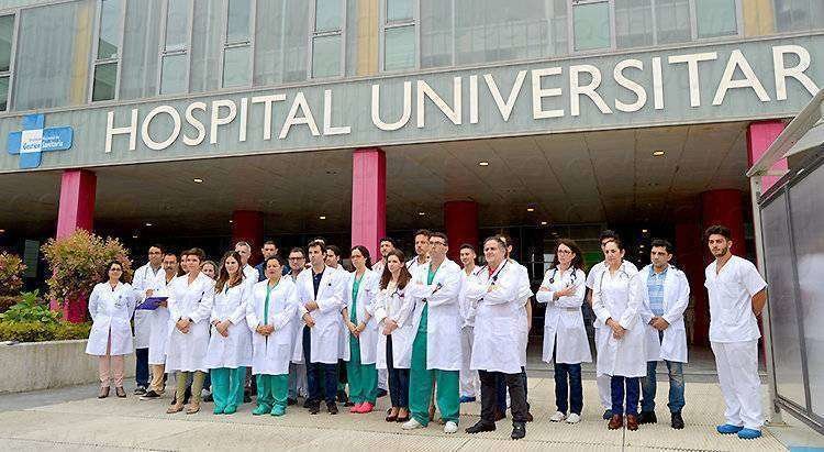 Concentración de médicos a las puertas del Hospital Universitario (C.A./ARCHIVO)