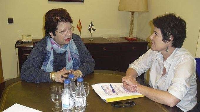 Friz-Prguda (derecha), con la delegada del Gobierno, Salvadora Mateos (CEDIDA)