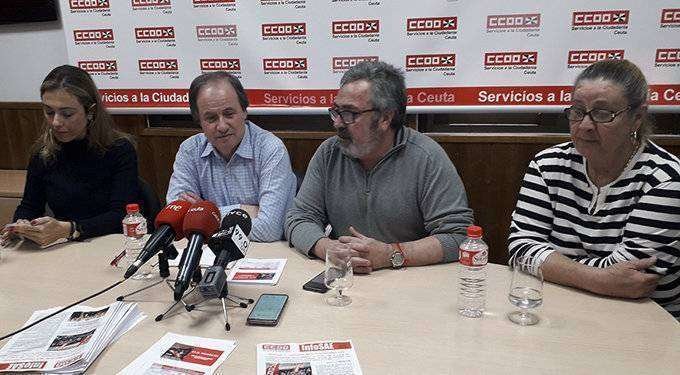 Vera, segundo por la izquierda, y Postigo, durante la rueda de prensa ofrecida hoy en la sede de CCOO (C.A.)