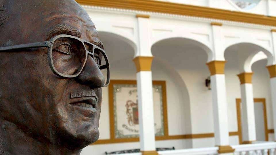 Busto de Eduardo Gallardo Salguero en el centro de la Fundación que lleva su nombre