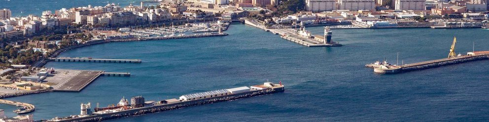 Vista general del puerto de Ceuta (C.A.)
