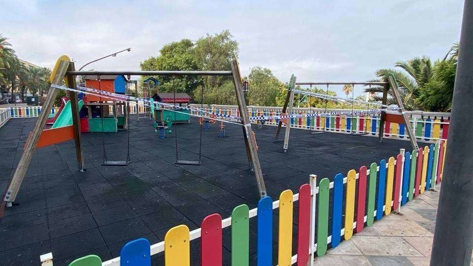 Parque infantil cerrado tras la entrada en vigor de la medida (C.A.)