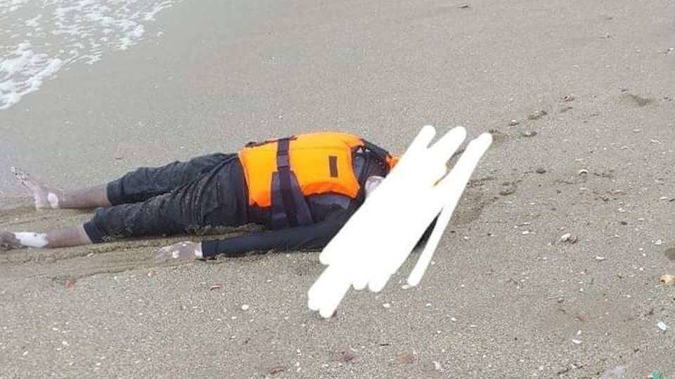 El cuerpo, sobre la playa de Castillejos (FNIDEQ NACIONAL)