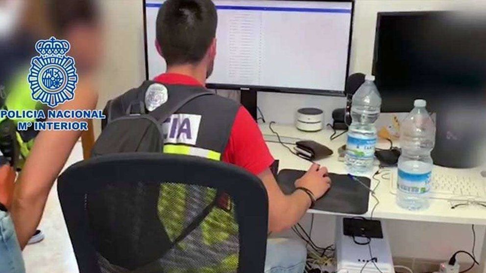 policía ordenador