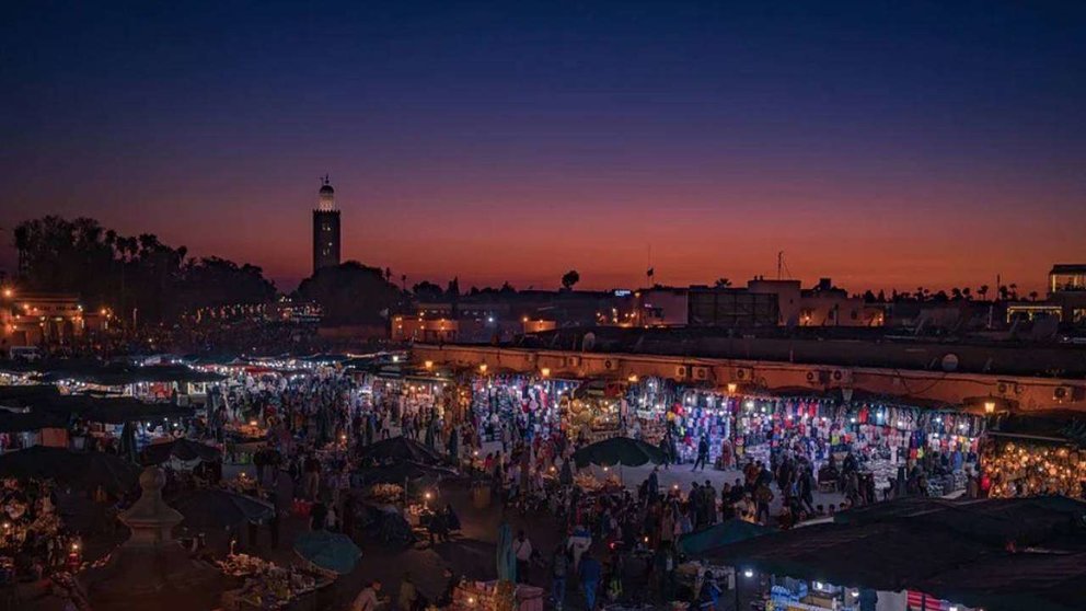 Imagen nocturna de Marrakech