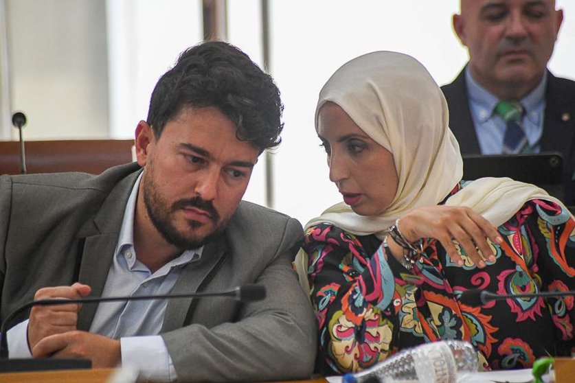 Mebroud y Hamed intercambiando impresiones durante el Pleno.