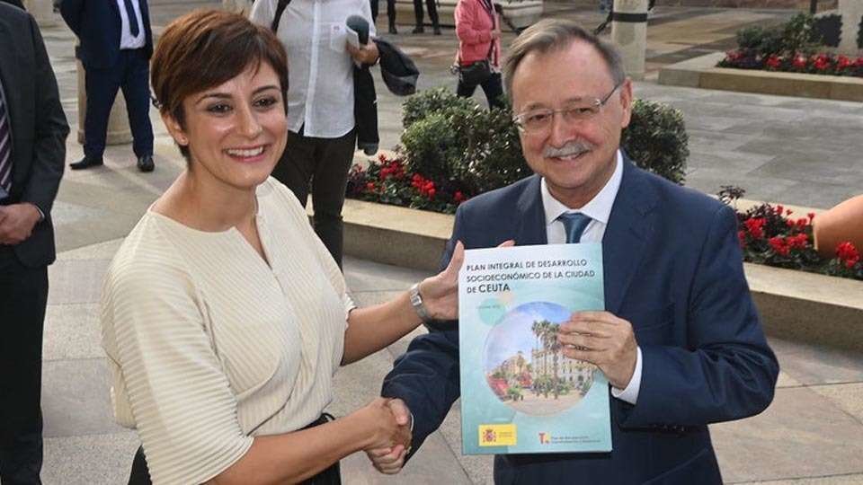 La ministra Rodríguez y el presidente Vivas, durante los actos de presentación del Plan Estratégico de Ceuta (C.A./ARCHIVO)