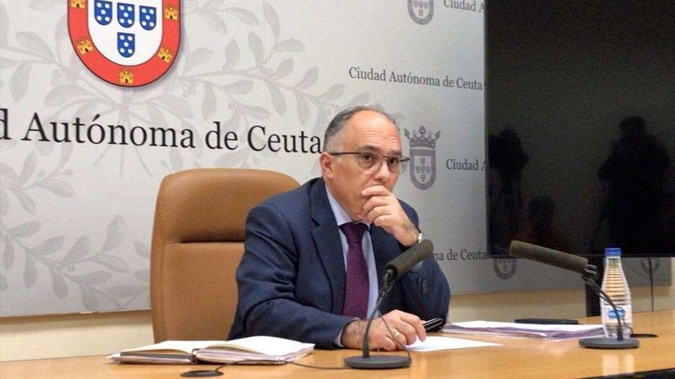 El portavoz del Gobierno, Alberto Gaitán, durane la rueda de prensa concedida hoy tras la reunión del Consejo de Gobierno (C.A.)