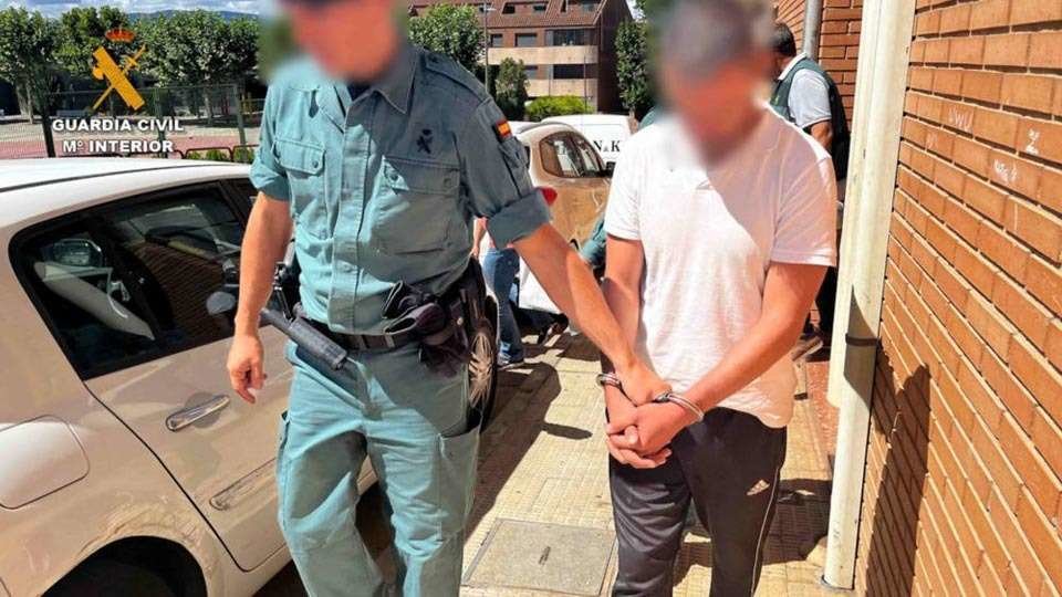 El hombre detenido en La Rioja por disparar con un arma de aire comprimido sobre viviendas y centros escolares es un militar destinado en Ceuta