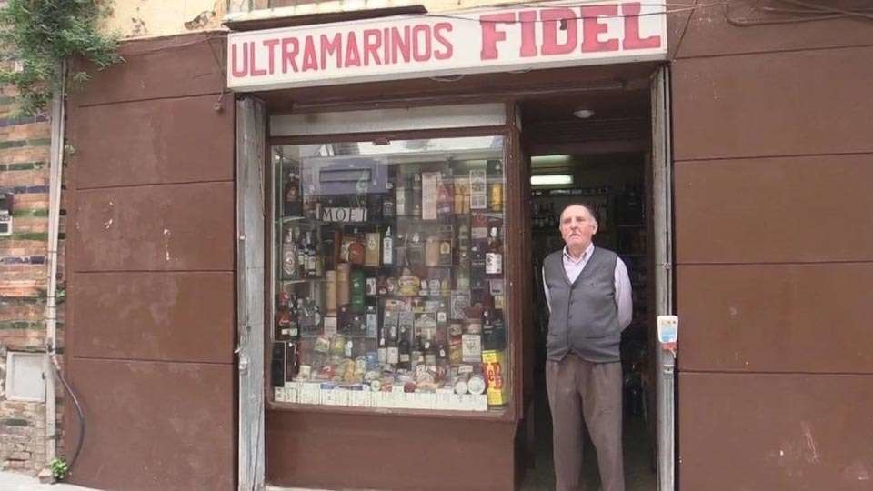 Tienda de ultramarinos en el centro de la ciudad (C.A./ARCHIVO)