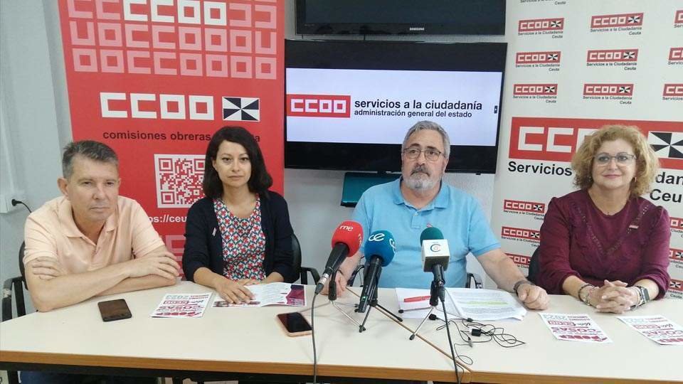 Emilio Postigo, segundo por la derecha, durante la rueda de prensa ofrecida por CCOO este miércoles (C.A.)