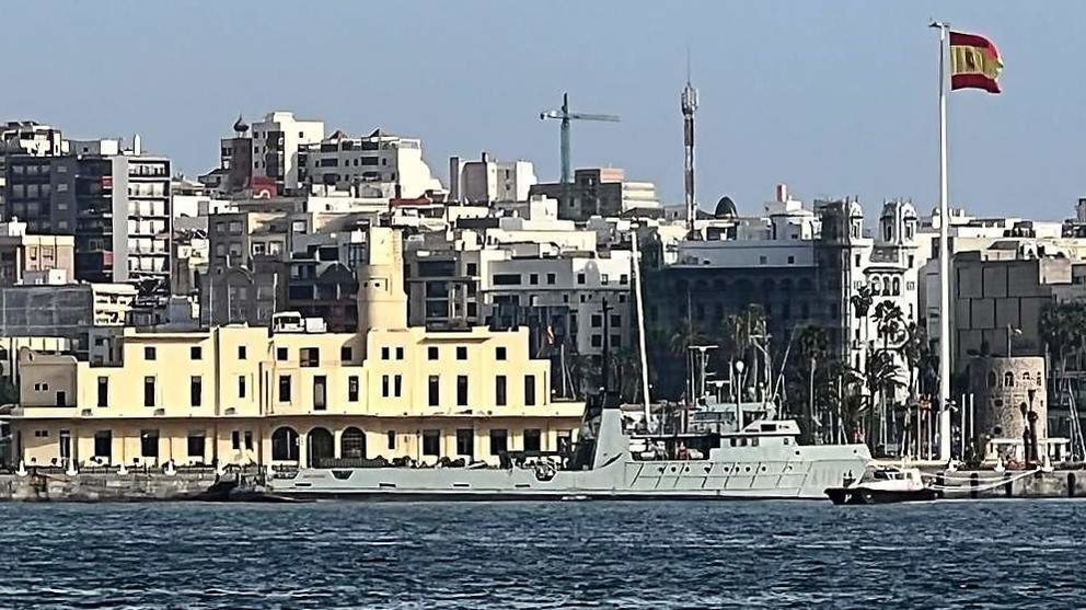 El Buque Auxiliar de la Armada "Mar Caribe" en el Puerto de Ceuta (C.A.)