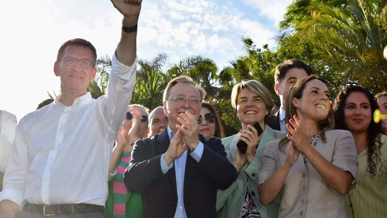 Alberto N&uacute;&ntilde;ez Feij&oacute;o y Juan Vivas en el acto celebrado este jueves en el Parque Mar&iacute;timo