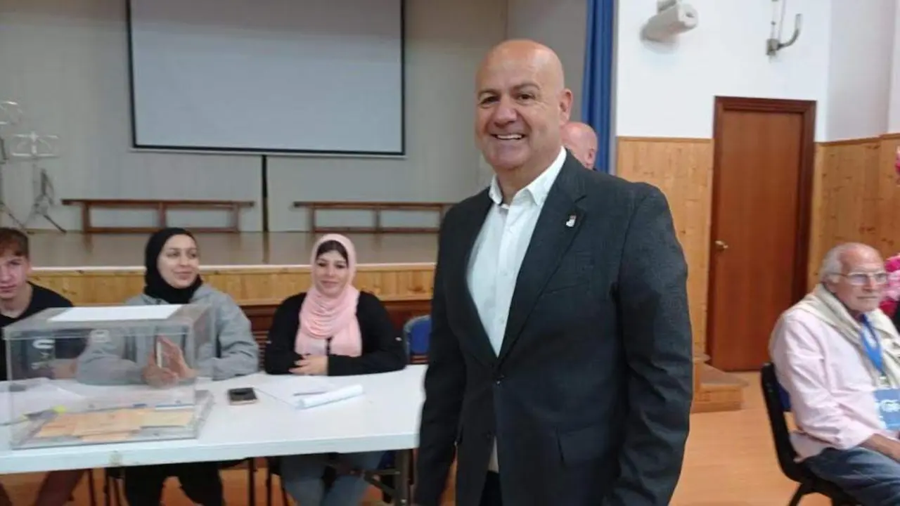 El candidato del PSOE, esta ma&ntilde;ana en el colegio Lope de Vega (UTE)