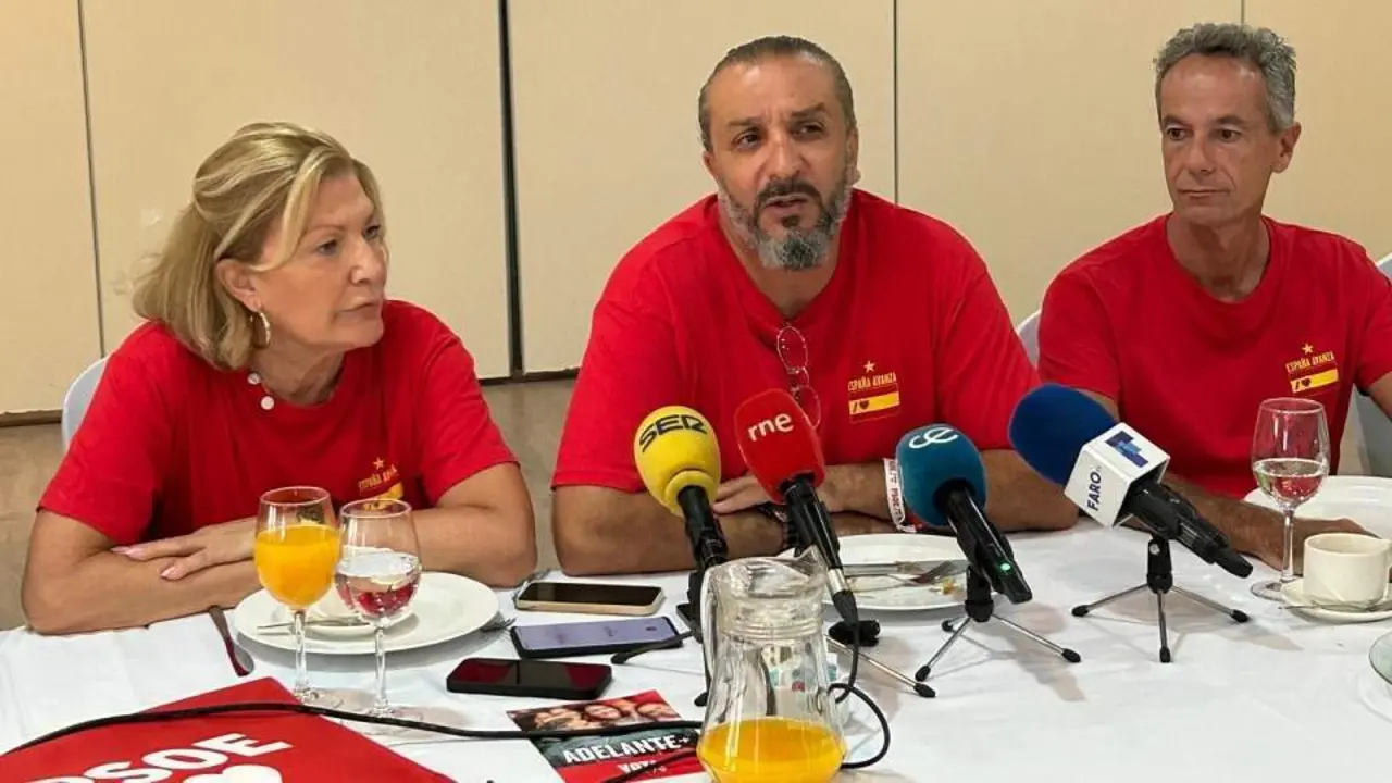  Los candidatos socialistas durante el desayuno que han compartido con la prensa este viernes. 