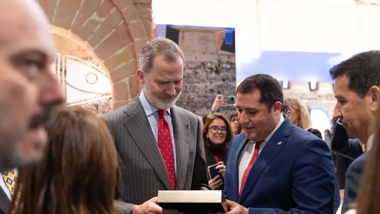 Los Reyes, a su paso por el stand de Ceuta en FITUR