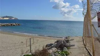 Playa Tarajal-Valla inmigrantes muestos (5) (Custom)