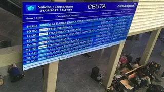 estaci&oacute;n mar&iacute;tima ALGECIRAS gente esperando  recortadaok