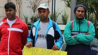 inmigrantes asi&aacute;ticos en la plaza de los reyes