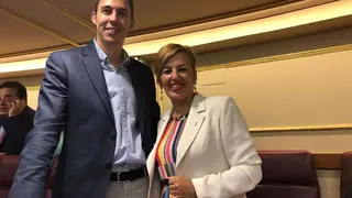El diputado ceut&iacute; posa junto a la parlamentaria por Almer&iacute;a Sonia Ferrer (CEDIDA)